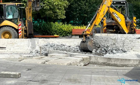 Trwa modernizacja fontanny na Placu Pokoju