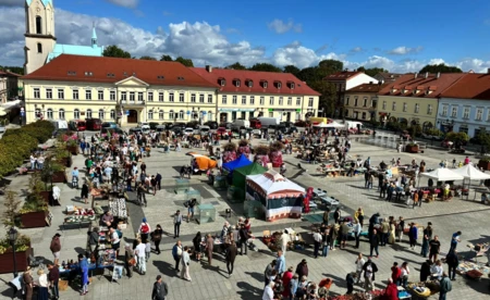 Koleją przez wieki. Rynek znów wypełniła historia - FOTO