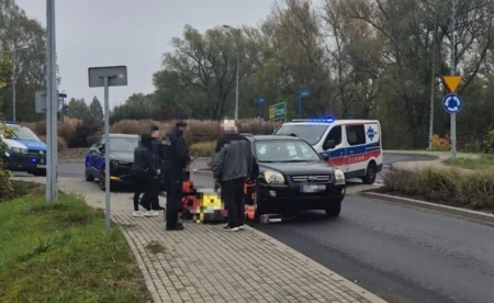 Kierowca samochodu potrącił rowerzystkę na przejeździe dla rowerów