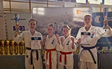 Trzy krążki w drugim starcie karateków z Brzeszcz - FOTO