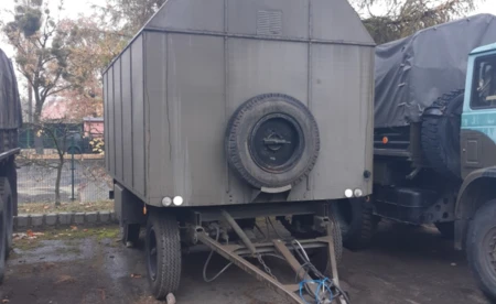 Powojskowe tokarki, kontenery, części do stara - FOTO