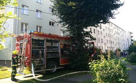 Na czwartym piętrze bloku wybuchł pożar