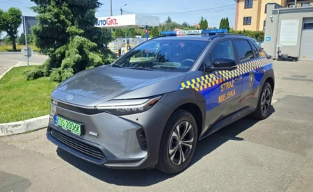 Ekopatrol wyruszył elektryczną toyotą. Wkrótce pojawi się dron - FOTO