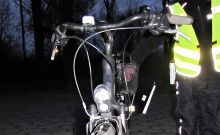 Trzy promile i przewrotka podczas nocnej jazdy na rowerze