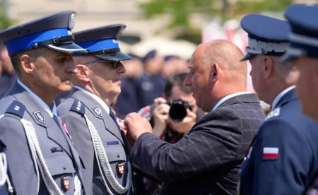 Rekonstruktorzy i mundury na krakowskim rynku - FOTO