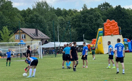 Futbol dla firm, czyli cyklicznie w Porębie Wielkiej - FILM, FOTO