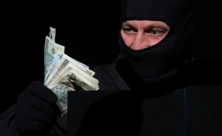 Fałszywi wolontariusze ukradli seniorowi 30 tysięcy