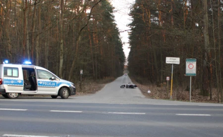 Policja szuka kierującej srebrną hondą po zderzeniu z motocyklem