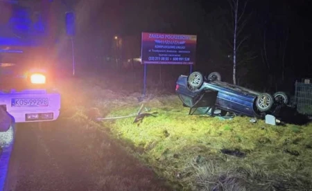 Trzecie dachowanie w ciągu kilku dni. Wariactwo drogowe nie ustaje - FILM, FOTO