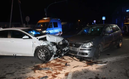 Młody kierowca wymusił pierwszeństwo i doprowadził do wypadku