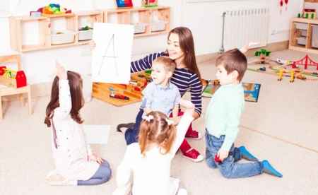 Codzienność pełna uśmiechów - odkryj zawód opiekuna dziecięcego