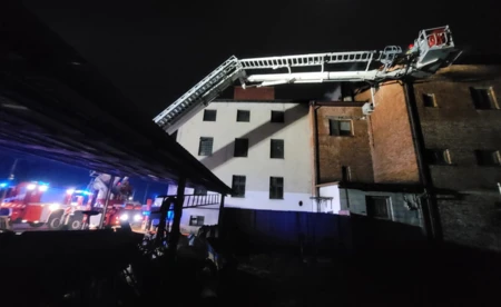 Pożar domu w Rudzach. 60 strażaków w akcji - FOTO