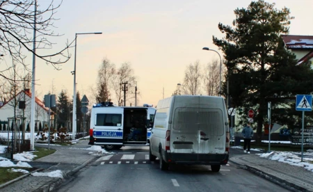 Potrącenie na przejściu w Zatorze. 62-latek trafił do szpitala