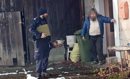 Akcja Zima. Dzielnicowi odwiedzają samotnie mieszkających seniorów
