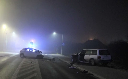 Nocne zderzenie dwóch osobówek. Kobieta poważnie ranna - FOTO
