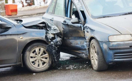 Najpierw jechał zygzakiem, potem uderzył w płot
