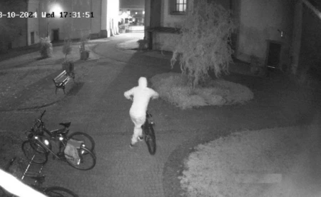 Policjanci szukają złodzieja roweru. Mamy zdjęcia z monitoringu - FOTO