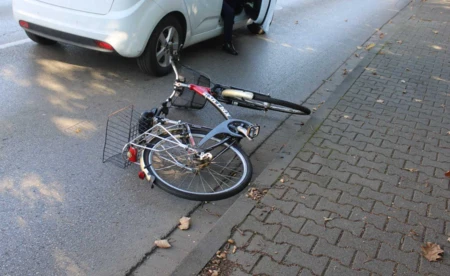 Podczas wyprzedzania potrącił rowerzystkę
