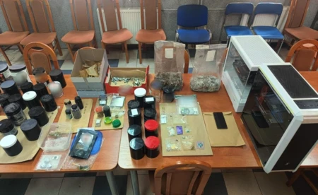 Areszt dla dilerów z Brzeszcz. Policja zabezpieczyła 3 kg narkotyków - FOTO
