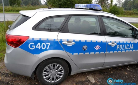 Naczepa tira uderzyła w autobus z pasażerami