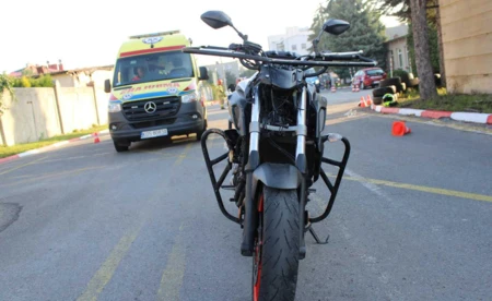 Kursant wjechał motocyklem w drzewo - FOTO