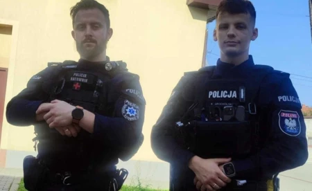 Chciała skoczyć z okna. Na ratunek pospieszyli policjanci