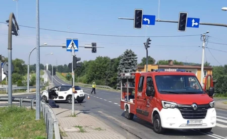 Osobówką wjechała w cysternę przewożącą olej napędowy - FOTO