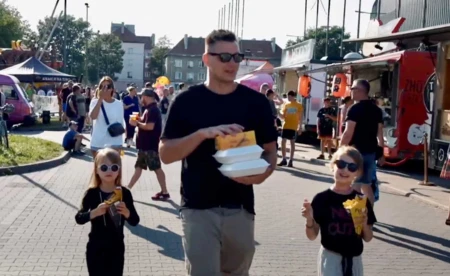 Żarciowozy w Kętach: Kulinarna rewolucja z porcjami za darmo - FILM
