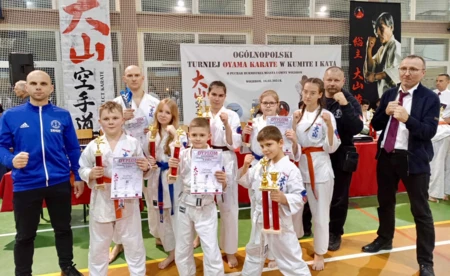 Karatecy z Brzeszcz z workiem pełnym medali - FOTO