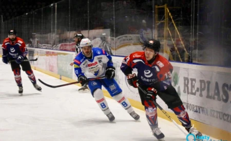 W piłkarską środę zagrają hokeiści 