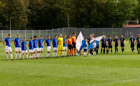 Listopadowe kopanie w piłkę