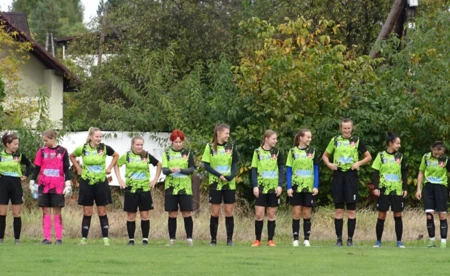 Między nami sąsiadkami 