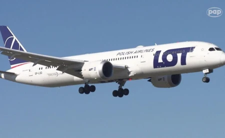 Praca w PLL LOT: poszukiwany personel pokładowy - FILM