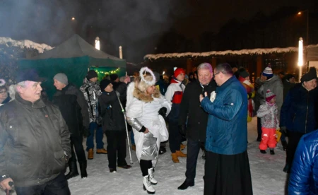Świątecznie przy bibliotece w Chełmku - FILM, FOTO
