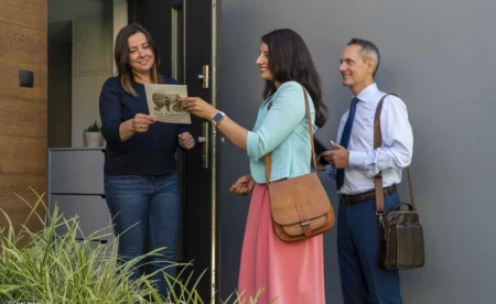 Świadkowie Jehowy wrócili do odwiedzin domów