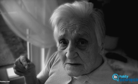 Seniorka bez ciepłej odzieży błąkała się po ulicy