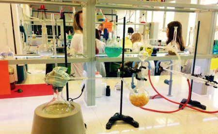 Powalcz o  tytuł młodego chemika