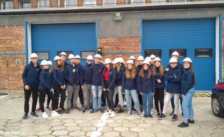 Uczniowie Dwójki z wizytą w Synthosie