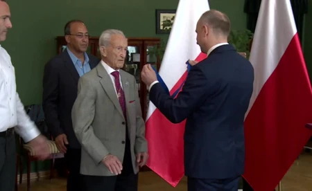 Edward Mosberg, ocalały z Holokaustu uhonorowany przez prezydenta - FILM