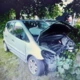 Suzuki jechało na boku i wróciło na koła, Mercedes zatrzymał się na drzewie