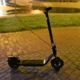 Nocą po pijanemu jechał sobie hulajnogą po drodze krajowej