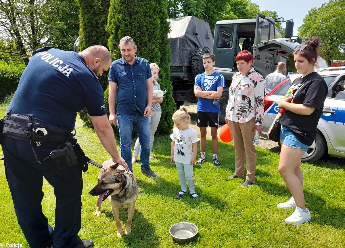 W ostatni weekend maja reprezentanci policji uczestniczyli również w spotkaniach plenerowych związanych z dniem dziecka.  