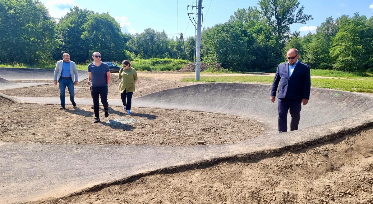 Młodzież i nie tylko będzie miała okazję spędzenia wakacji na nowej atrakcji w Kętach. Oficjalnie kęcki pumptrakt jest gotowy do użytku.