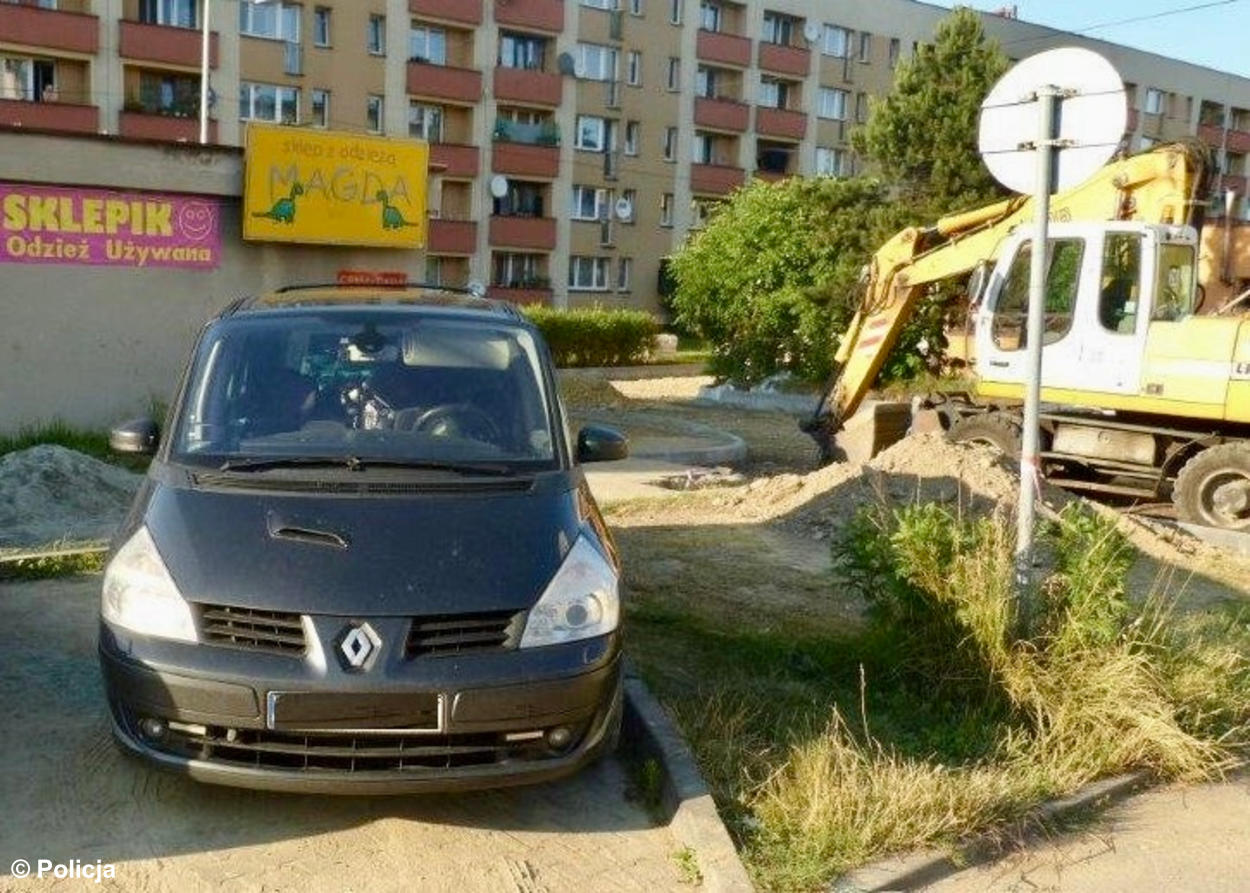 Dzięki czujności i szybkiej reakcji mieszkańców Brzeszcz, dwóm psom udało się uniknąć tragicznego losu. 