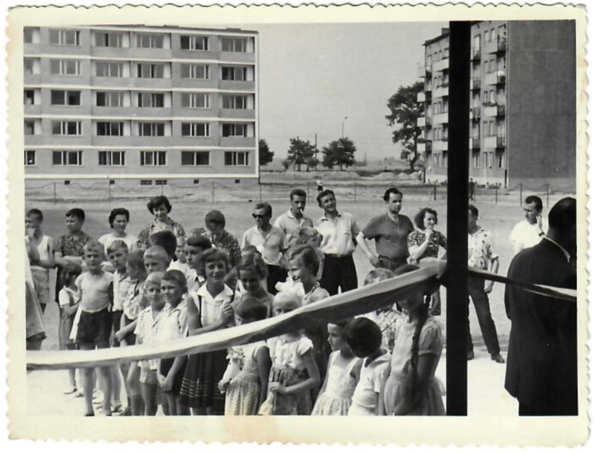 Szkoła Podstawowa nr 4 w Oświęcimiu przygotowuje się do jubileuszu 60-lecia swojego istnienia. Podziel się wspomnieniami.