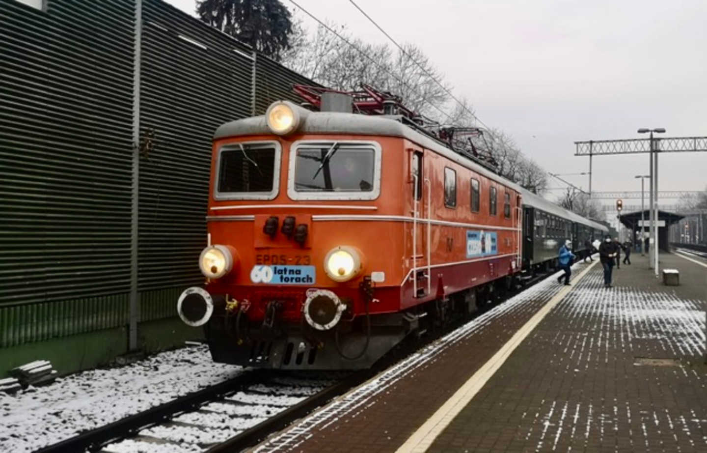 Pociąg retro, kawałek żywej historii szyn, ponownie odwiedzi nasz powiat, oferując unikalną okazję do podróży w przeszłość. 