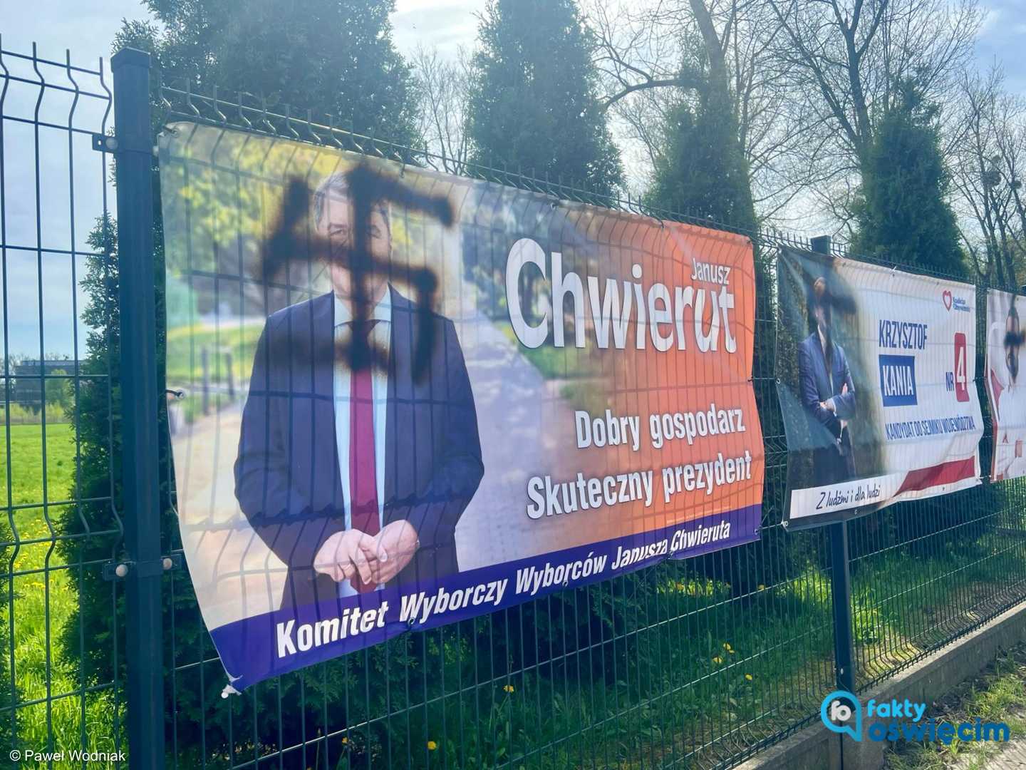 Zniszczone banery wyborcze