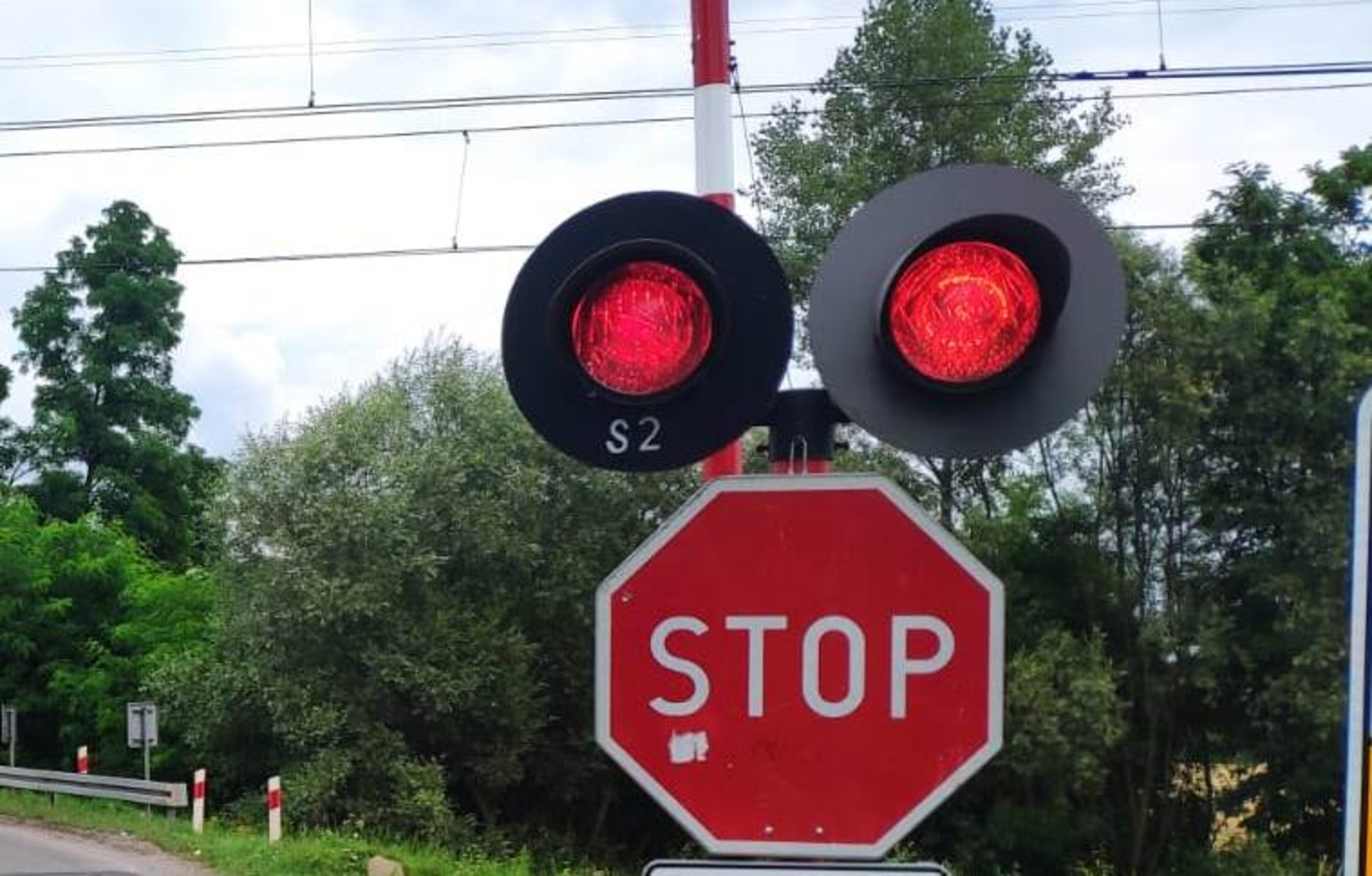 „Zdążę przejechać” pomyślała i ... utknęła na torach - AKTUALIZACJA