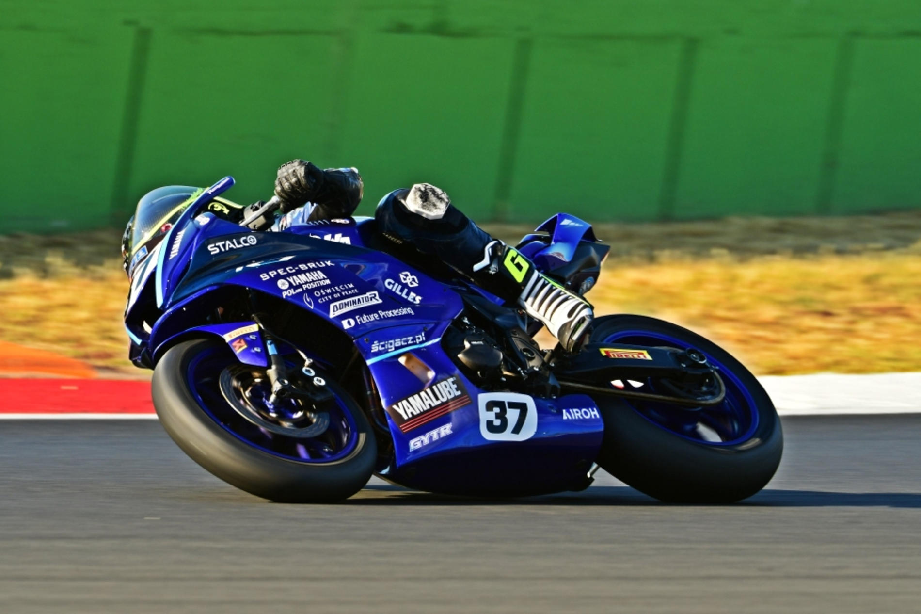 Podczas ostatniego weekendu oświęcimski motocyklista - Jakub Belak ścigał się na włoskim torze Vallelunga.