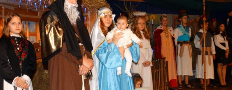 Basia zagrała Jezuska w przeciszowskich jasełkach – FILMY, FOTO